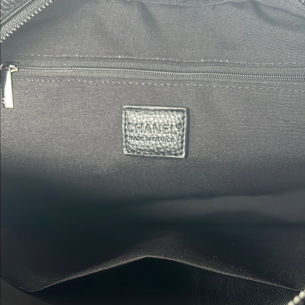 CHANEL Black Quilted Leather Bag - Picture 3 of 3